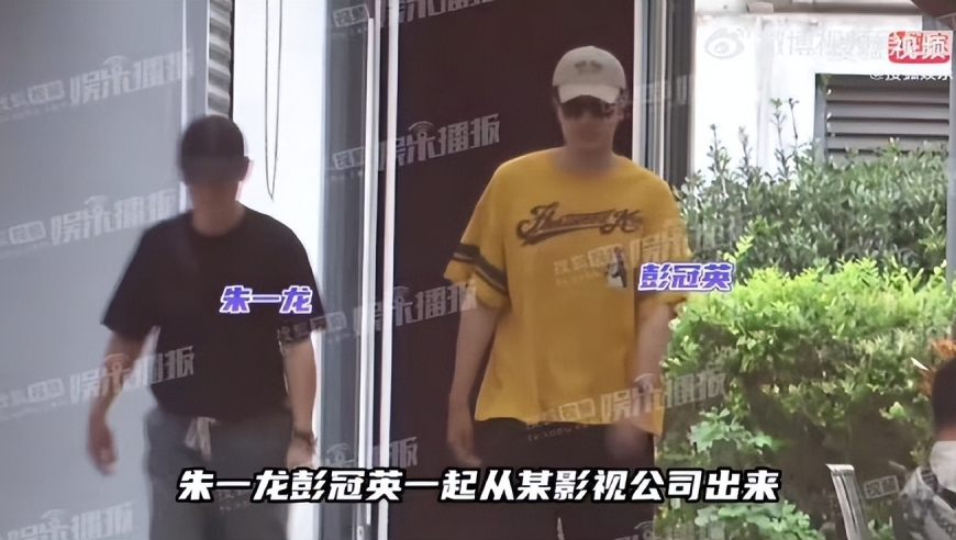 普京：泽连斯基正在避免开启和谈,香港2025全年资料免费大全下,决策资料解释落实_基础版V8.8